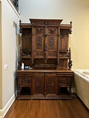 Armario/aparador/buffet de madera de nogal renacentista francés tallado antiguo Foto 1 de 4