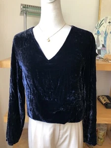Vintage EXPRESS Women's Navy Velvet Rayon Silk V Neck Top Blouse Shirt Sz M - Picture 1 of 5