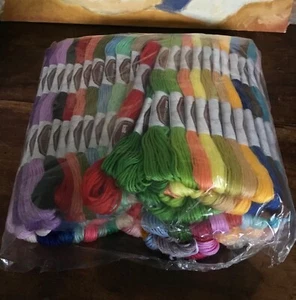 HobbyCraft Cross Stitch Threads - Picture 1 of 1
