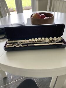 Yamaha Flute YFL  211S in Yamaha case with cleaning rod 211 S