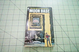 MOON BASE BY E. C. TUBB 1964 ACE B00KS VINTAGE SF PB - Picture 1 of 3