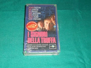 Les Messieurs Della Arnaque Réalisé Par de Phil Alden Robinson Cassette Nuova - Imagen 1 de 2