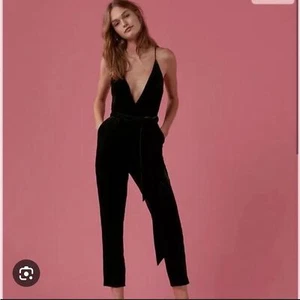 Express velvet jumpsuit size 8 EUC spaghetti strap pockets party grl baddie - Picture 1 of 7