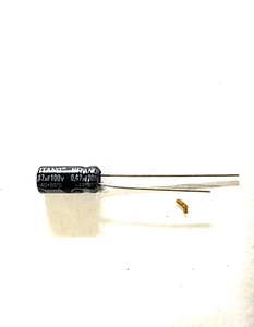 10 PEZZI CONDENSATORE 0,47uF 100V 11X5 MM HITANO ELETTROLITICO RADIALE CS PCB - Imagen 1 de 1