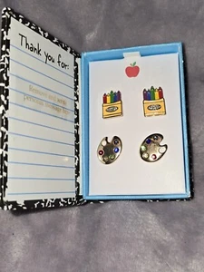Pendientes artísticos paleta artista tono dorado Betsey Johnson Back to School - Imagen 1 de 7