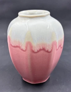Mini jarrón hecho a mano rosa/blanco esmaltado por goteo, flor de cerámica, símbolo chino en bot - Imagen 1 de 7