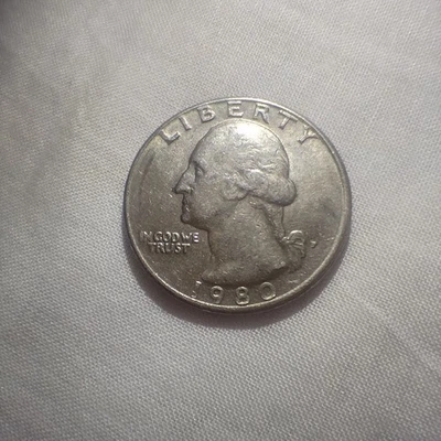 RARE 1980 QUARTER DOLLAR P FILLED MINT MARK ERROR COIN w/ BROADSTRUCK ERROR - Image 1 of 3