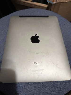 Apple iPad 1st Gen Tablet | MC496LL 32 GB | WiFi | 3G 9.7| A1377 - Image 1 of 4