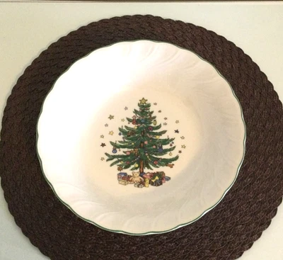 Plato para servir verduras Nikko FELICES FIESTAS borde estriado redondo 9 1/2" Foto 1 de 4