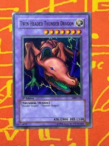 YUGIOH TWIN-HEADED THUNDER DRAGON SUPER RARO PRIMERA EDICIÓN MP MRD-120 IMPRESIÓN NA - Imagen 1 de 6