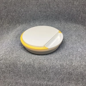 Tupperware Affettatrice Formaggio 1853-1 Giallo Grattugia Tritatutto con Coperchio Vintage Set 6 Pezzi - Foto 1 di 6