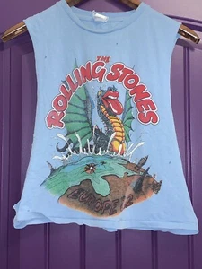 Camisa De Colección Rolling Stones 1982 Gira Europea Dragón Corte Raro Azul - Imagen 1 de 10