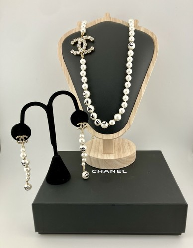 Set collana e orecchini perle Chanel con strass CC e smalto nero CH113