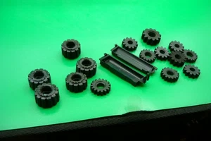 Konvolut Oldtimer Schaper Stomper 4x4 Gummireifen/Akkudeckel Originalteile - Bild 1 von 4