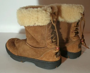 UGG Australia Lammfell Winterstiefel Größe 8 kuschelig hinten geschnürt - Bild 1 von 10