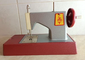 Vintage children's mini sewing machine USSR. - Picture 1 of 19