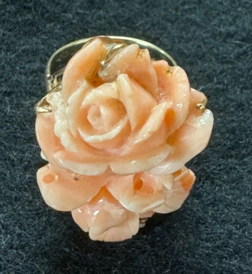 Vintage 18k Yellow Gold Carved Coral Rose Ring Size 7.5 - Image 1 of 4