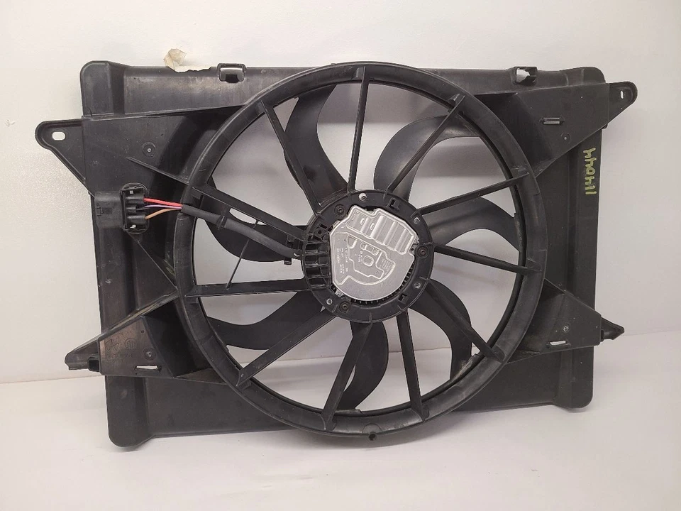 2017 2018 2019 2020 2021 2022 2023 CHRYSLER  PACIFICA  Radiator Fan Motor FWD  Foto 1 de 4