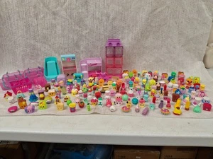 Großes Konvolut Shopkins Figuren Zubehör plus Hüllen und mehr!! - Bild 1 von 13