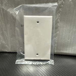 DATACOMM ELECTRONICS Standard Blank Wall Plate, Ultra White - Afbeelding 1 van 2