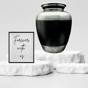 Urne für Asche Erwachsene große menschliche Einäscherung Gedenkurne mit Blumengravur - Bild 1 von 8