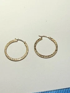 Vintage 10k Gold Diamond Cut Hoop Earrings 1 “ - Picture 1 of 6