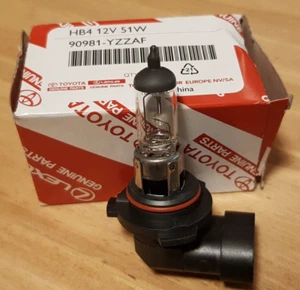 Genuine Lexus Toyota HB4 Front fog light bulb 90981-YZZAF fits Yaris 1999-2005 - Picture 1 of 2