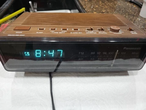 Made In Japan PANASONIC Woodgrain  80s RC-65 Vintage  AM FM Alarm Clock Radio Cover