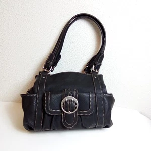 Bolso de hombro Chaps para mujer negro tono latón hebilla imitación cuero doble asa - Imagen 1 de 24