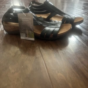 Bearpaw ๐พ Layla Sandals Strappy Zipper Arch Sz 7 NWT Gladiator - Picture 1 of 3