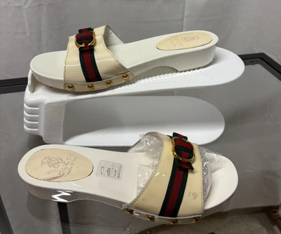 复古 Y2K 女孩古驰 SZ 33 意大利制造镶嵌漆皮白色幻灯片 — 第 1/4 张图片