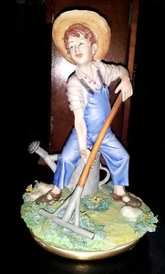 Collezione Capodimonte Laurenz: Il Bambino Giardiniere Enzo Arzenton, Made in Italy - Foto 1 di 3