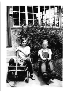 GESCHWISTER UND IHRE RESPEKTABLEN FAHRTEN, 1930er Jahre. Vintage 3,5" x 2,5" FOTO #12 - Bild 1 von 2