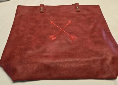 Bolso de Mano Thirty One Around Town de Moda Rojo con Flechas ¡Nuevo!!  Foto 1 de 4