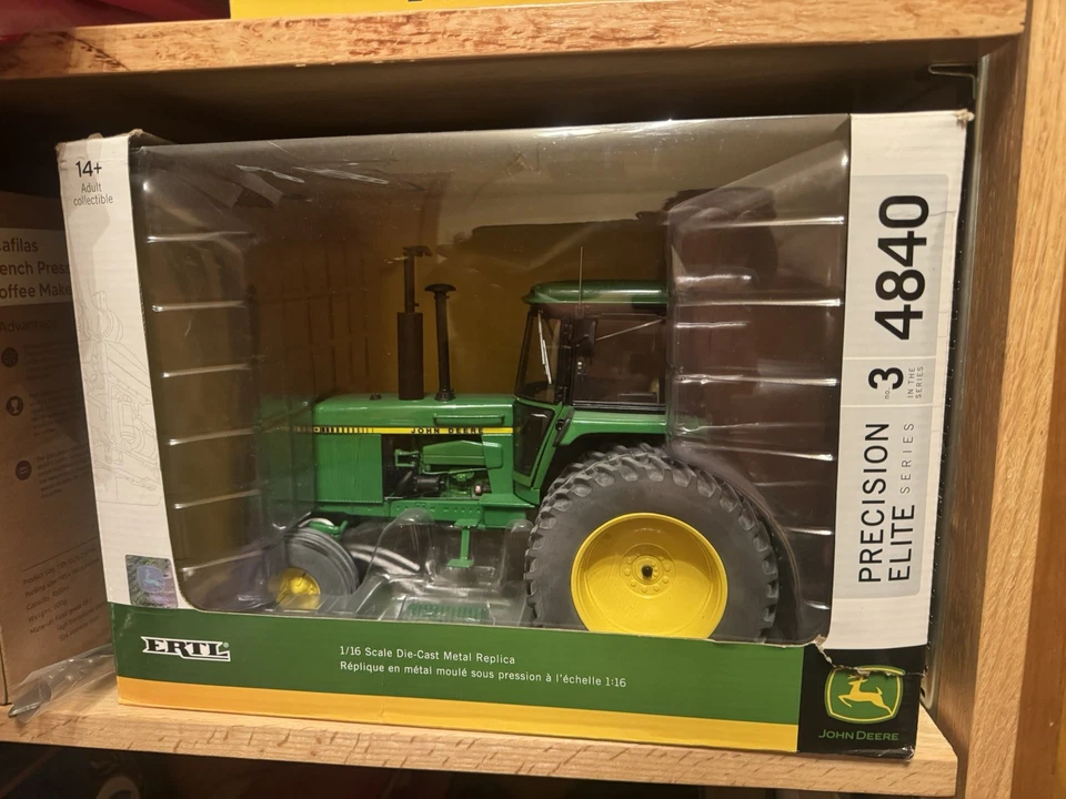 Tractor John Deere 4840 Ertl 1/16 con dobles, serie Precision Elite Foto 1 de 4