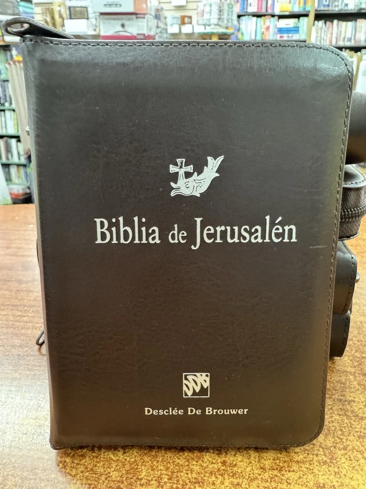 Biblia de Jerusalen de bolsillo con cremallera modelo 3 indice en la hoja - Image 1 of 4