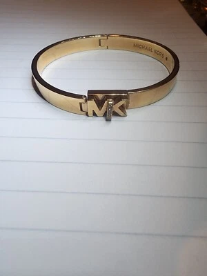 Brazalete Michael Kors Oro Rosa Acero Inoxidable MK Logo Turnlock MKJ7699  Foto 1 de 4