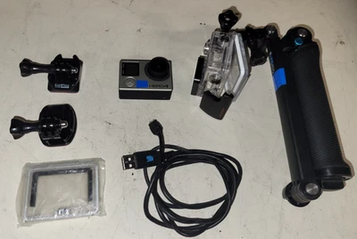 Fotocamera GoPro Hero4 con accessori senza memory card Hero 4 - Immagine 1 di 4