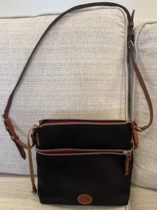 Dooney & Bourke Umhängetasche schwarz Nylon lang verstellbar braun Lederriemen - Bild 1 von 18