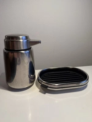 Dispensador de jabón y jabonera Vipp Classic de acero inoxidable. Foto 1 de 4