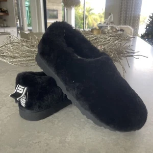 UGG CLASSIC COZY BOOTIE BLACK SLIP ON SLIPPERS US 8/ EU 39 / UK 6New - Picture 1 of 11