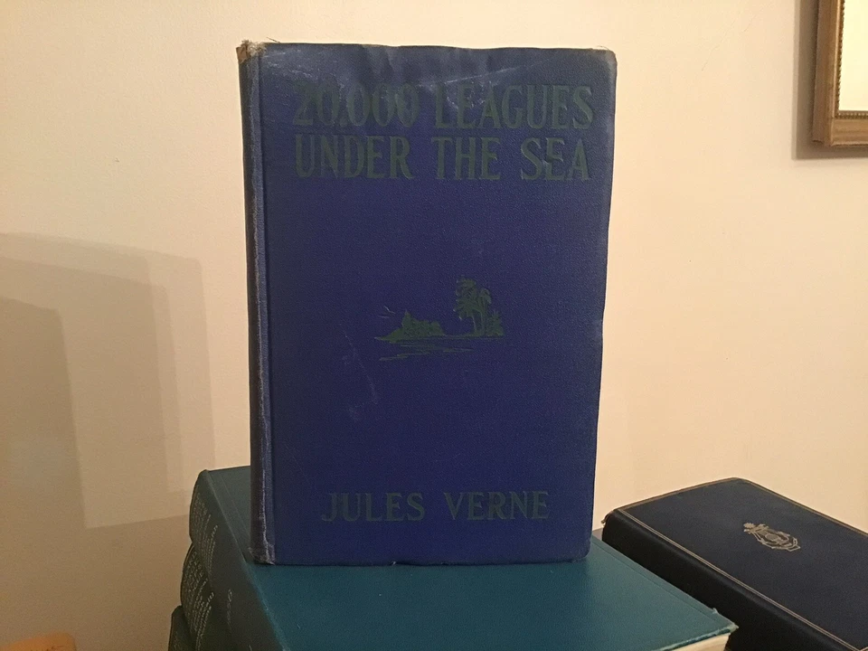 20,000 Leagues Under The Sea by Jules Verne, HC, Co. 1917, Grosset and Dunlap - Image 1 of 4