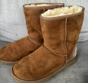 UGG Australia Boots Suede Leather Sheepskin SZ 8 Tan Chesnut Mid Cancer Ribbon - Picture 1 of 7