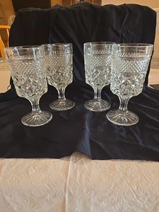Set of 4 ANCHOR HOCKING Wexford Diamond Point Pattern Claret Wine Glasses 5 3/8" - Picture 1 of 5