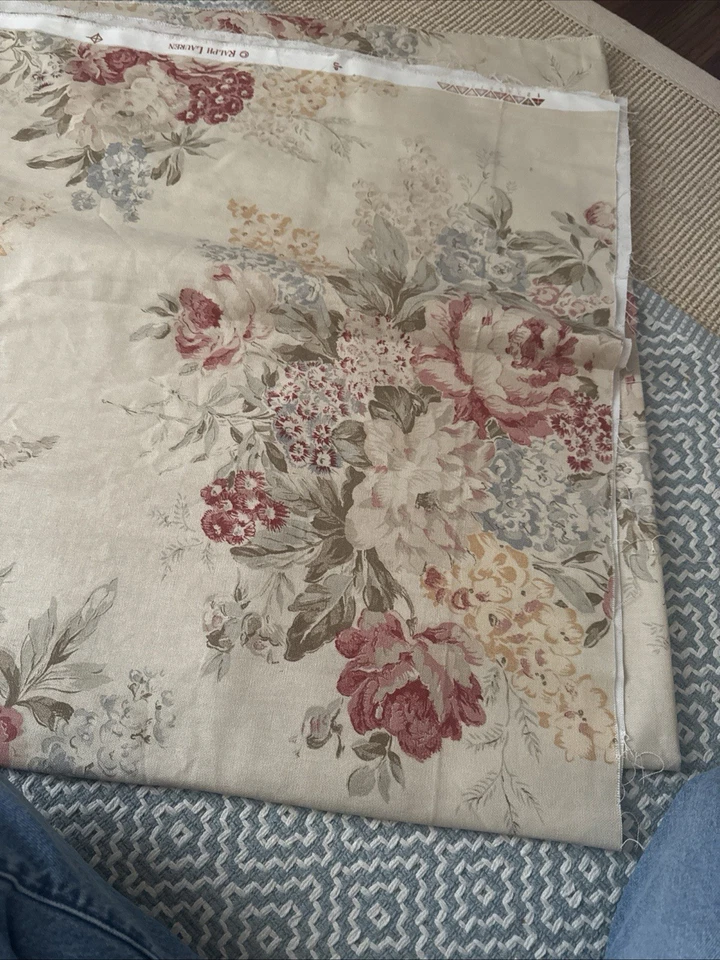 Tela para cortinas estampada floral Ralph Lauren Angela de 3,15 yardas en crema Foto 1 de 4