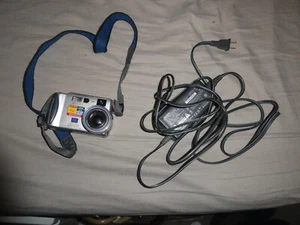 Sony Cyber-Shot DSC-S70 Digital Camera 3.3 M/P 6x zoom with Battery - Imagen 1 de 4