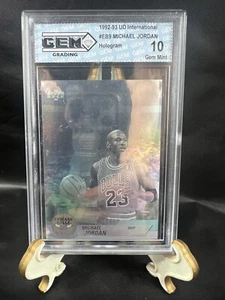 Michael Jordan 1991-92 Upper Deck GEM 10 International #EB 9 Tori olografici - Foto 1 di 2