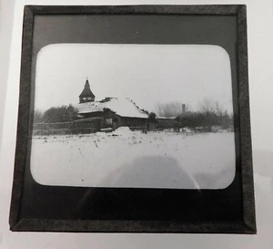 Antike Glas s/w magische Laterne Dia verfallene Scheune im Schnee - Bild 1 von 3