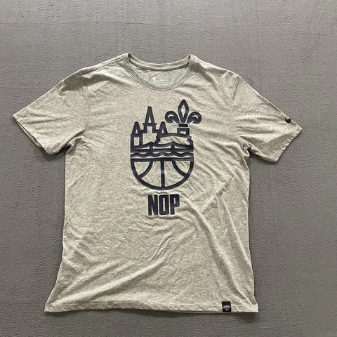 Nike New Orleans Pelicans T Shirt Mens Large NBA City Graphic Rayon Viscose Gray Cover