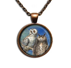 Pareja de dulces búhos encaramados amantes de los pájaros - Collar colgante de vidrio redondo hecho a mano - Imagen 1 de 10